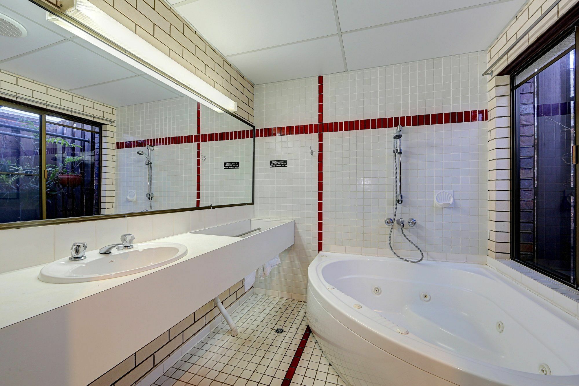 Chalet Motor Inn Μπούνταμπεργκ Εξωτερικό φωτογραφία